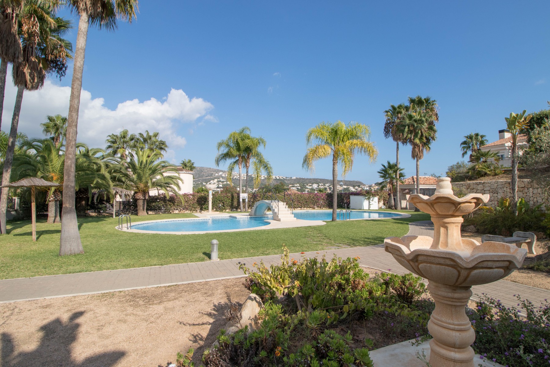 Moderne villa gelegen op exclusief park in Moraira