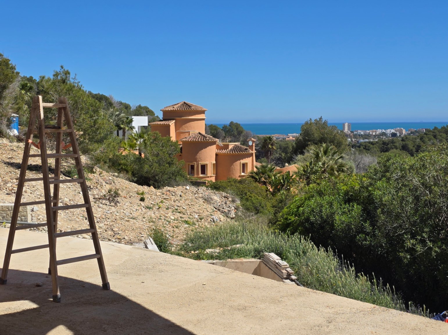 Moderne nieuwbouw villa met zeezicht in Javea