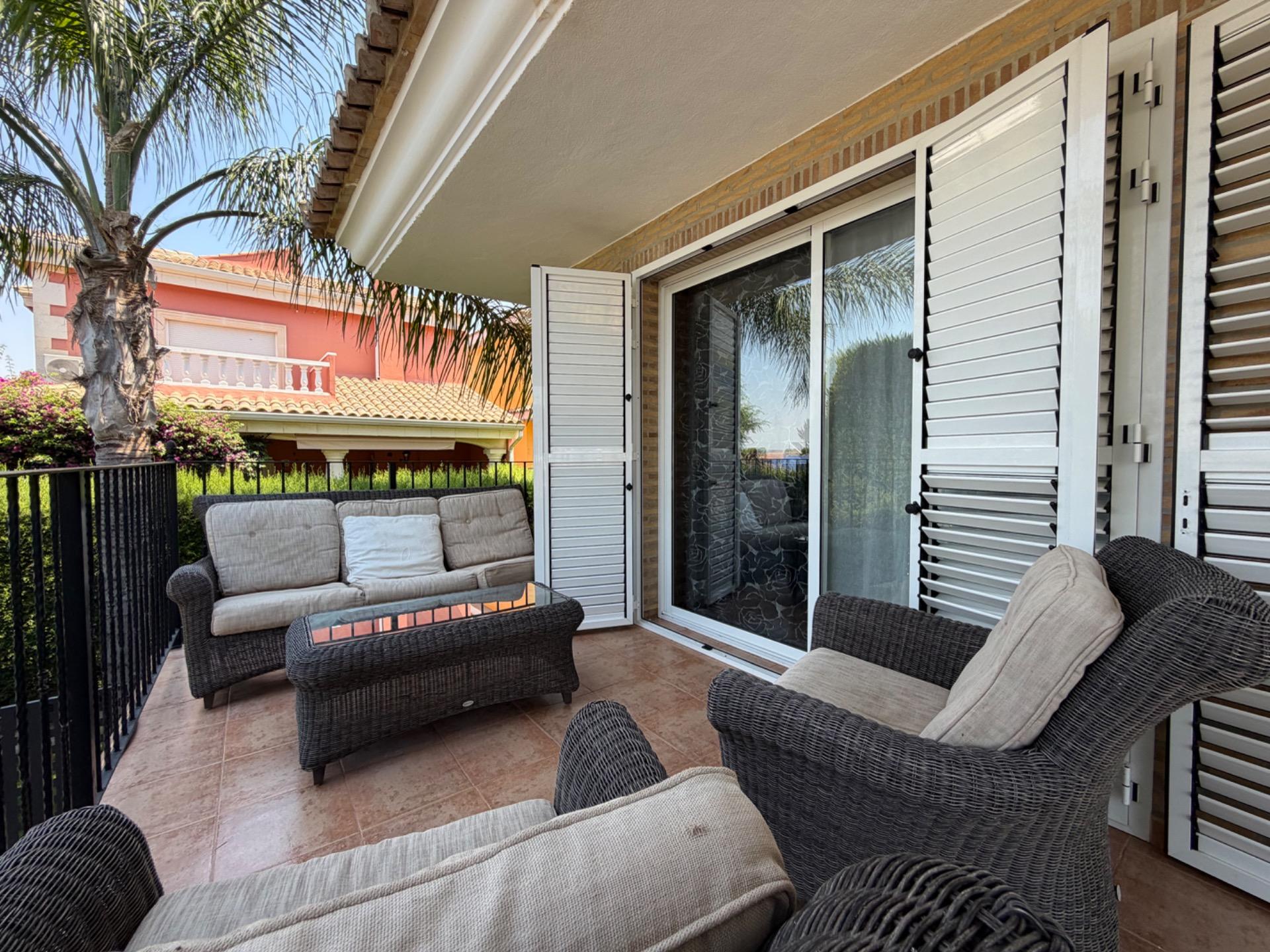 Villa te koop in Riba – Roja de Turia