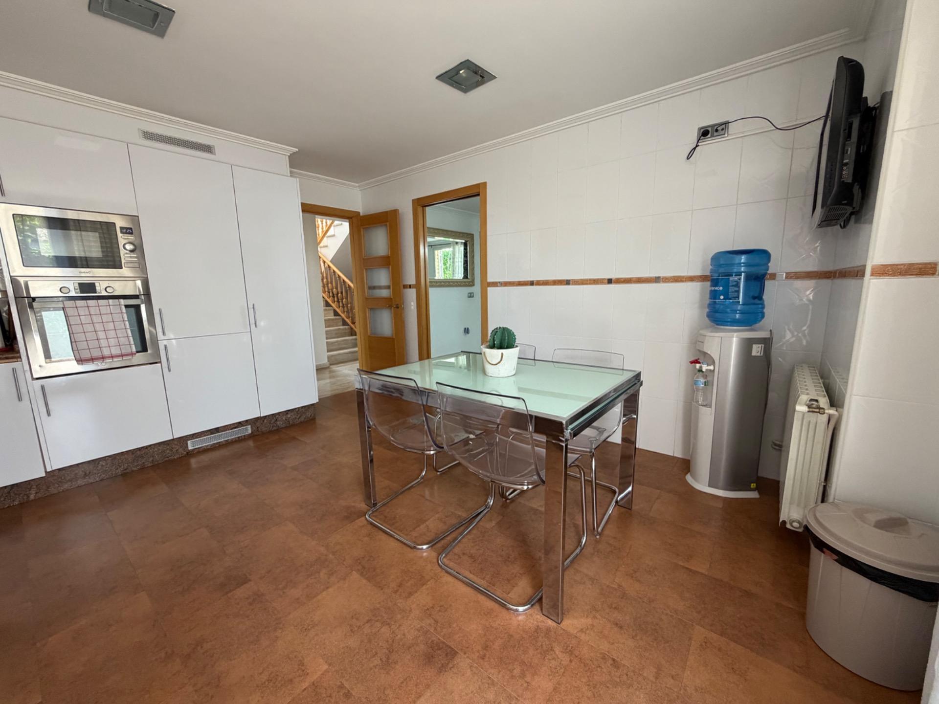Villa te koop in Riba – Roja de Turia