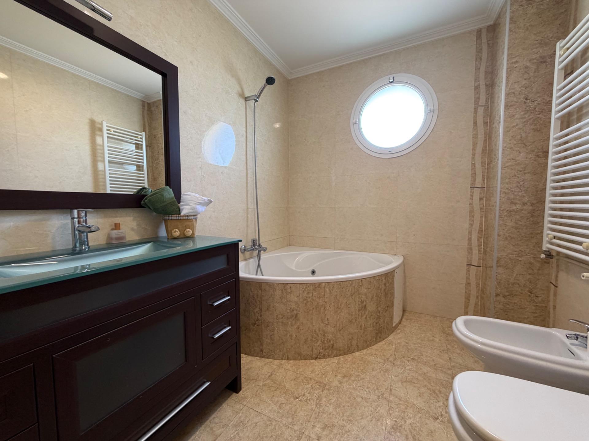 Villa te koop in Riba – Roja de Turia