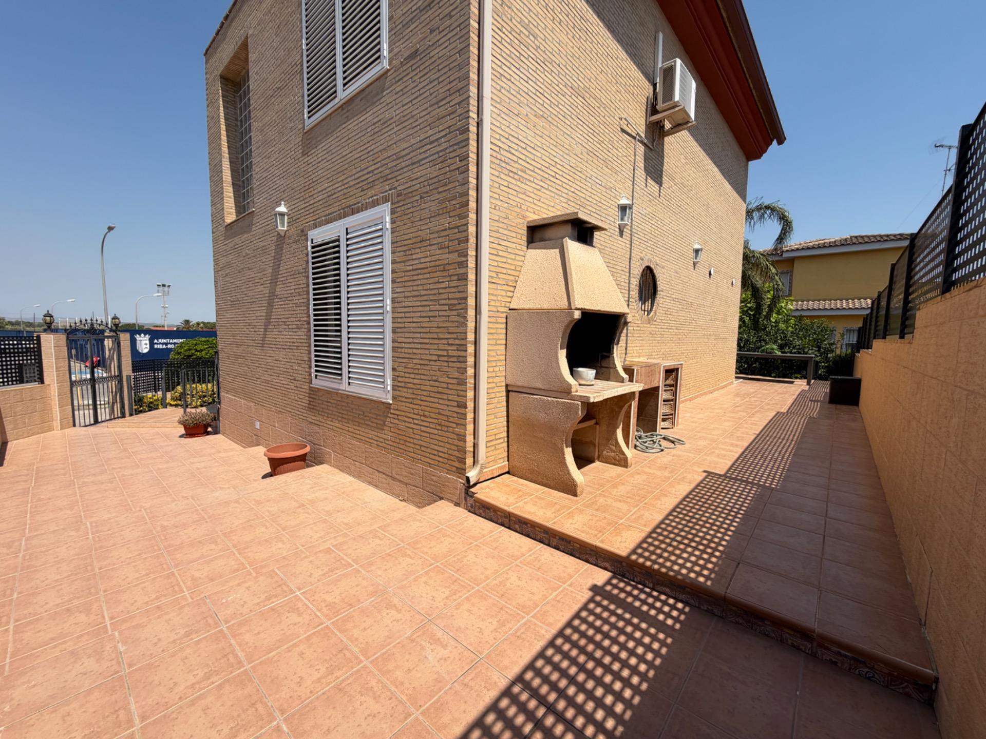 Villa te koop in Riba – Roja de Turia