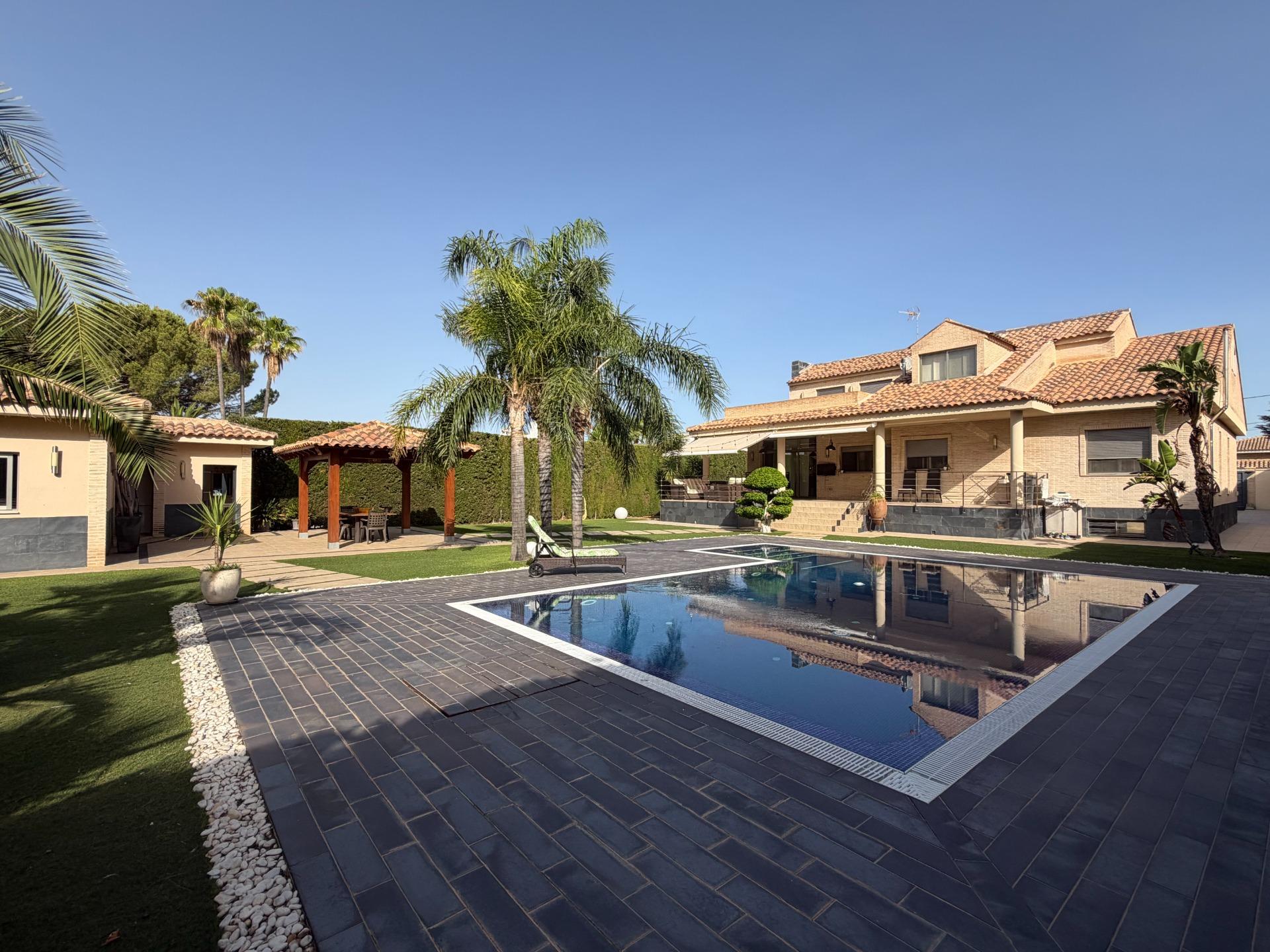 Villa te koop in La Pobla de Vallbona