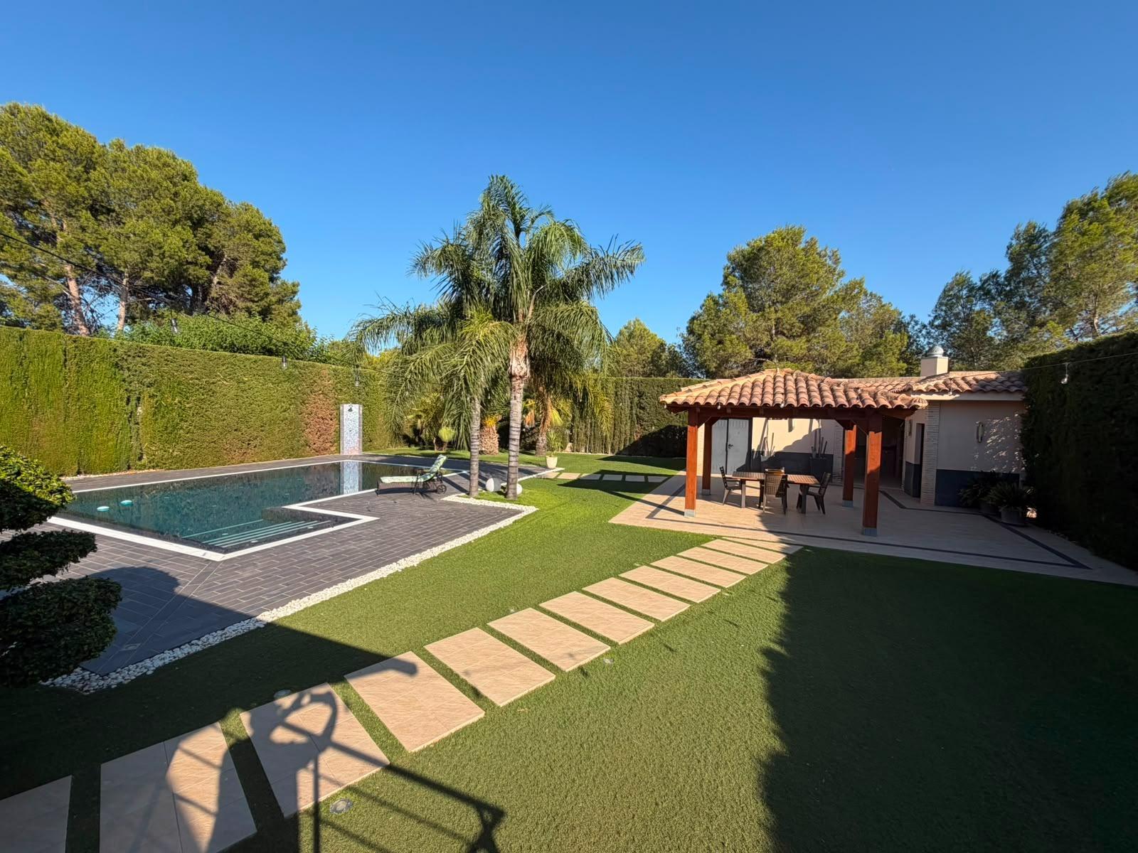 Villa te koop in La Pobla de Vallbona