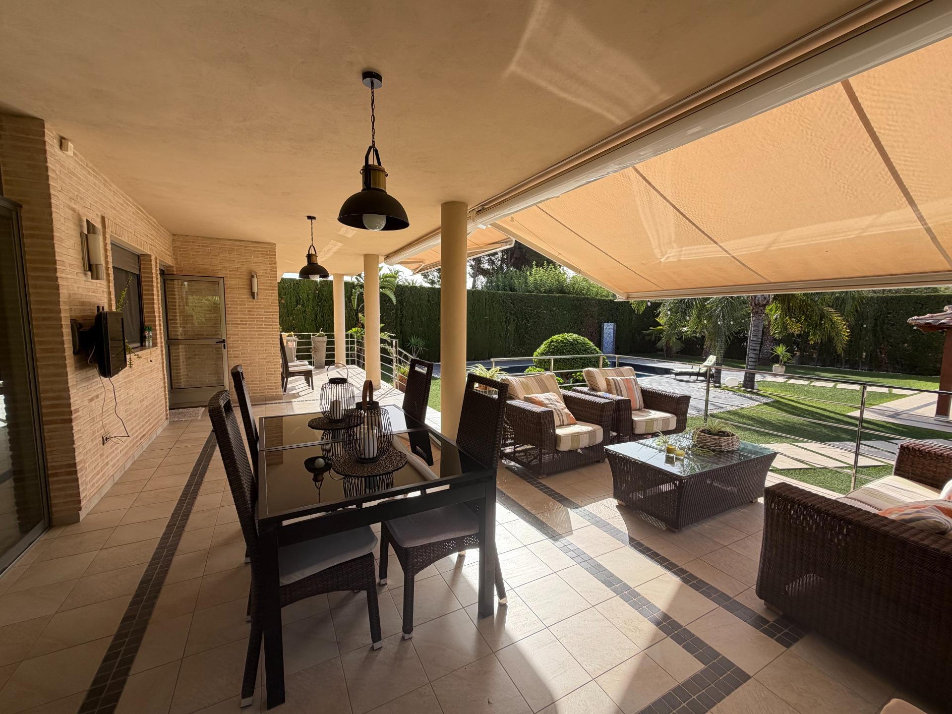 Villa te koop in La Pobla de Vallbona