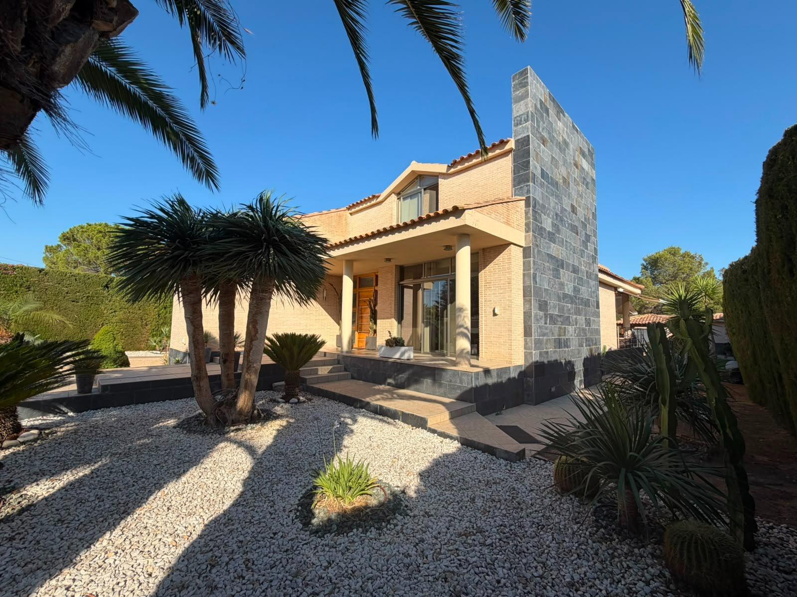 Villa te koop in La Pobla de Vallbona