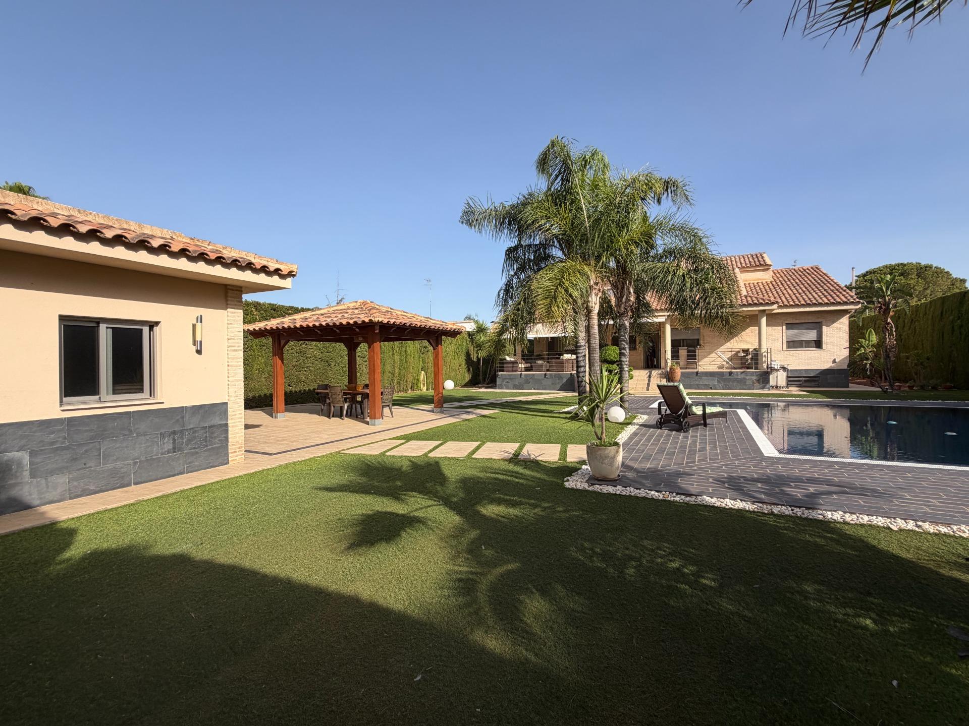 Villa te koop in La Pobla de Vallbona