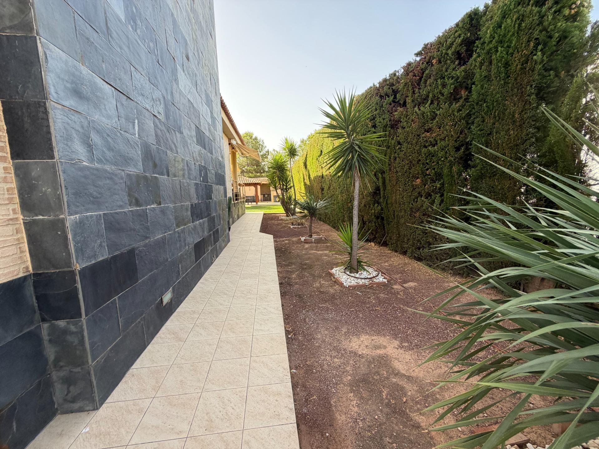 Villa te koop in La Pobla de Vallbona