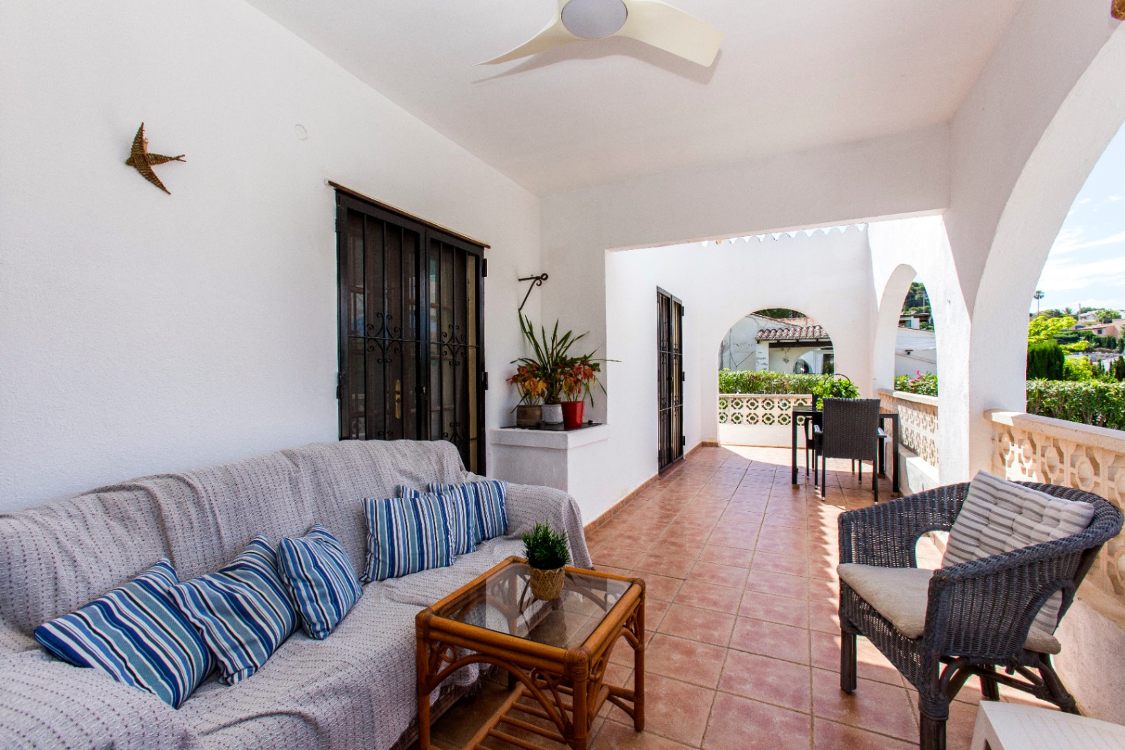 Vrijstaande villa met twee woonlagen en zeezicht in Benissa