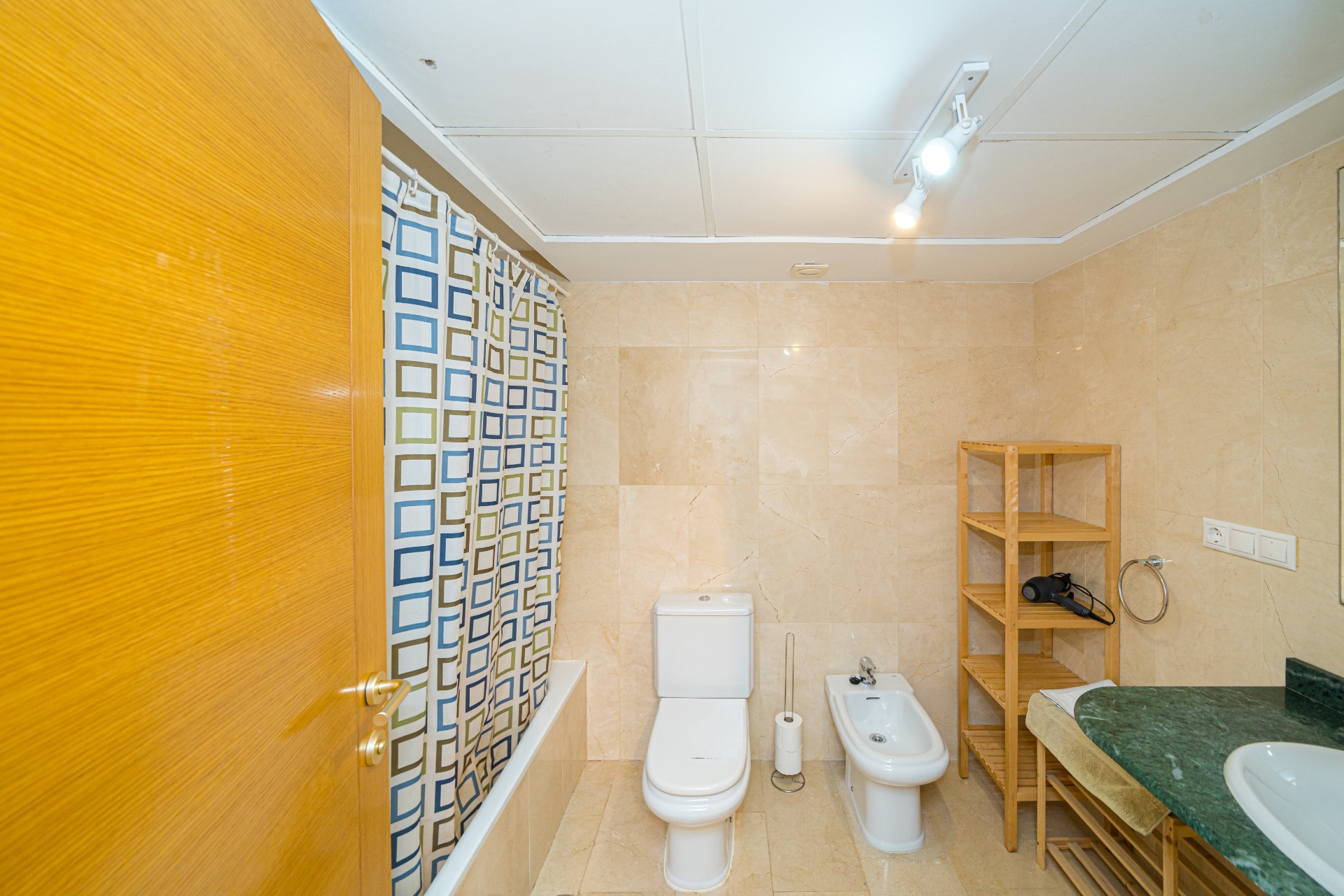 Ruim appartement met faciliteiten te koop in Javea