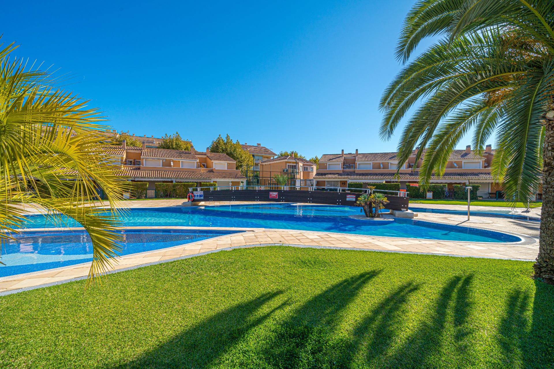Ruim appartement met faciliteiten te koop in Javea