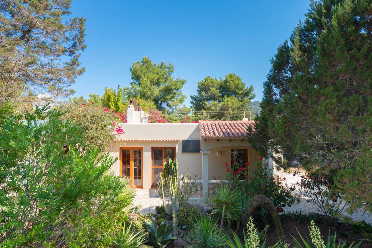 DP-91-750816-2 Charmante mediterrrane villa met gastenverblijf in Cala Llenya – Ibiza