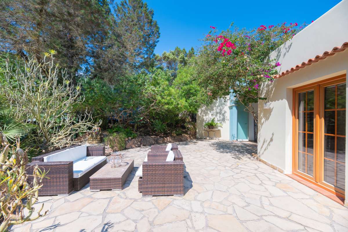 DP-91-750816-3 Charmante mediterrrane villa met gastenverblijf in Cala Llenya – Ibiza