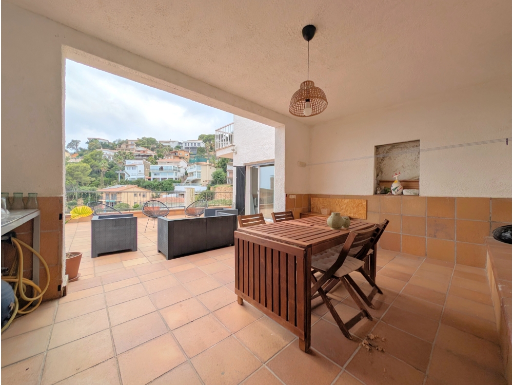 Villa met zeezicht te koop in Lloret de Mar