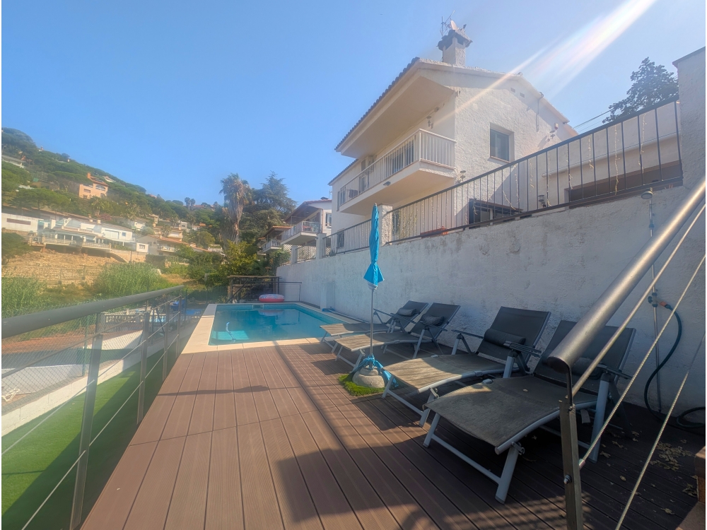 Villa met zeezicht te koop in Lloret de Mar