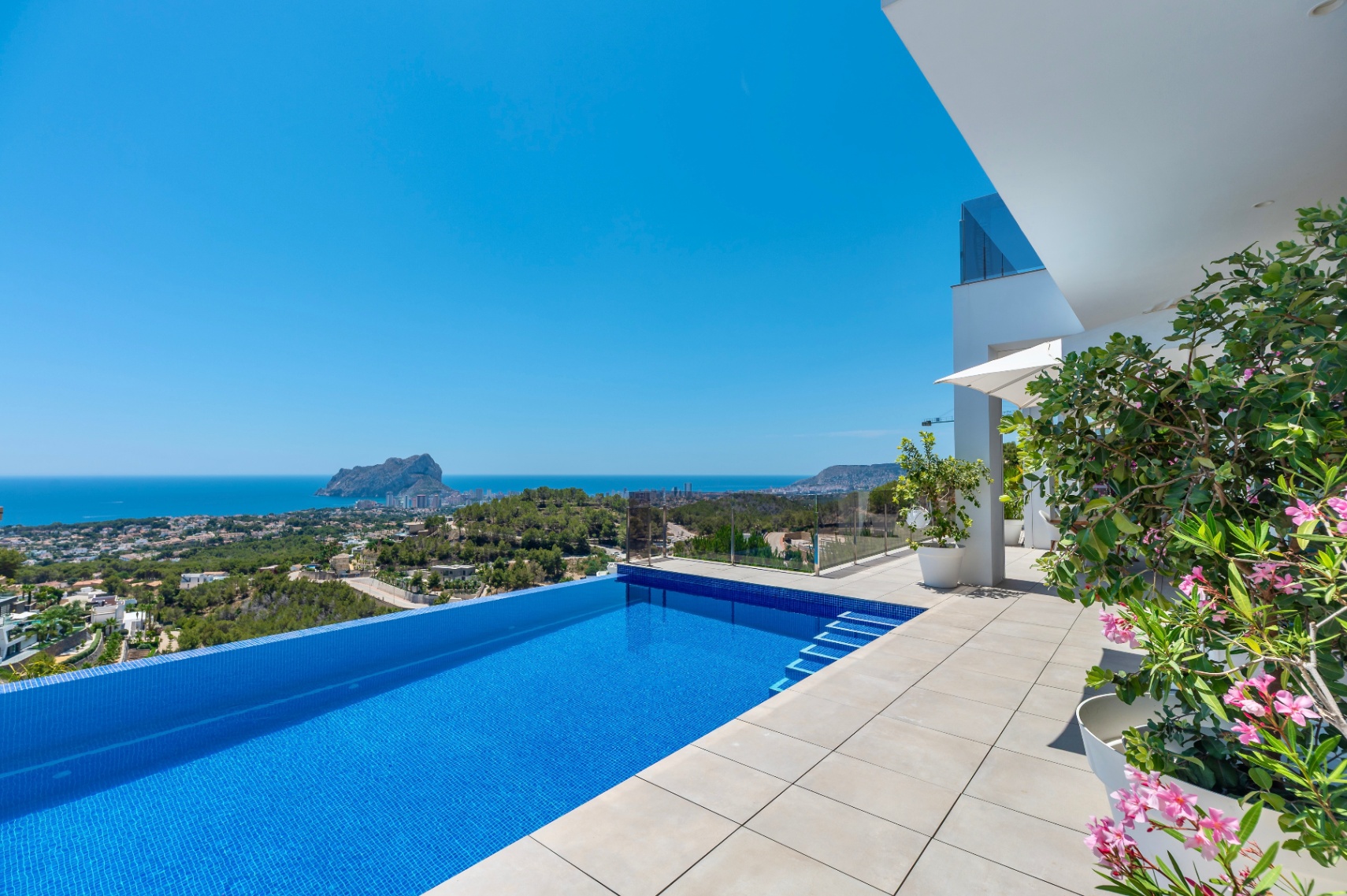 Moderne villa met schitterend zeezicht in Benissa