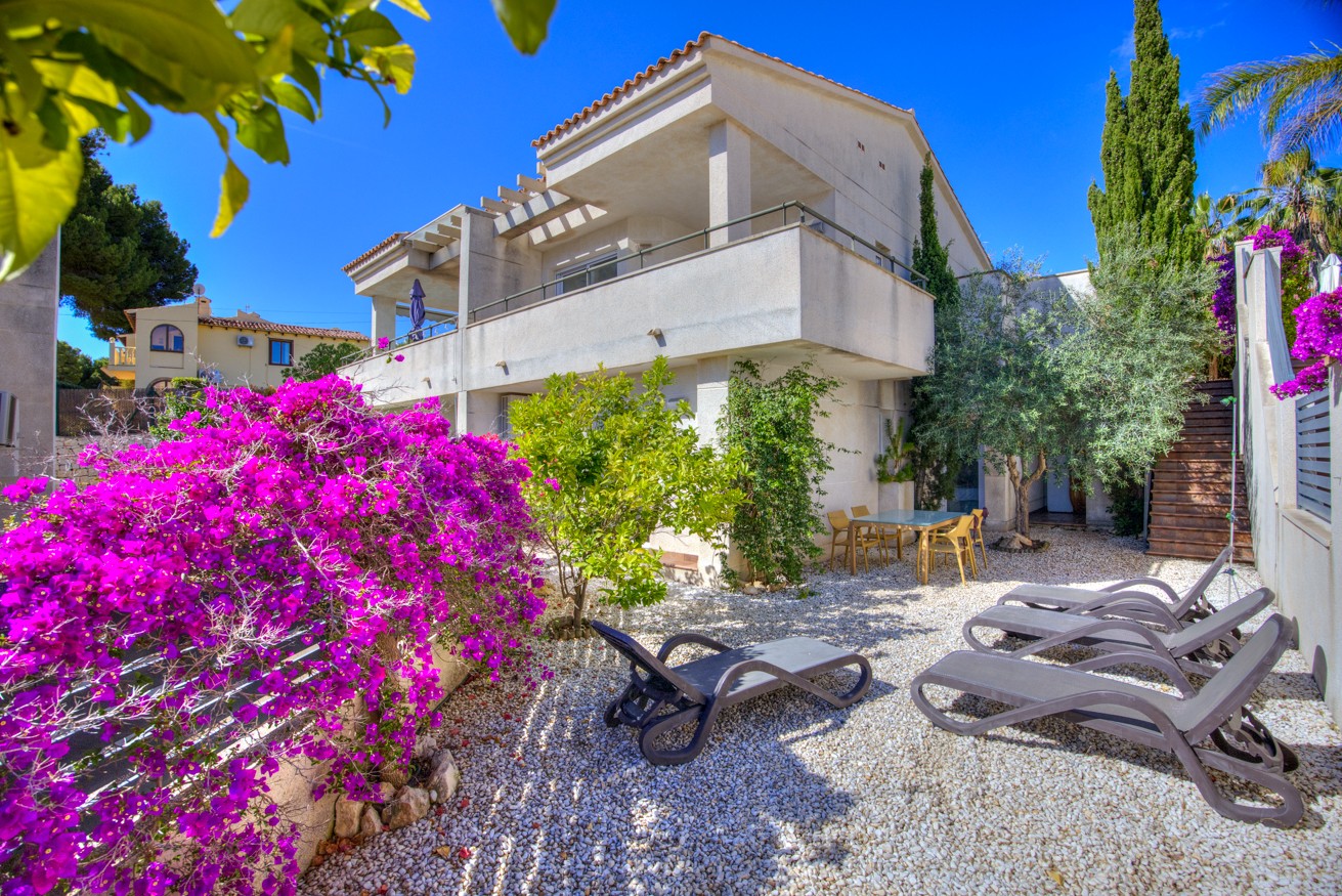 Moderne villa gelegen op exclusief park in Moraira