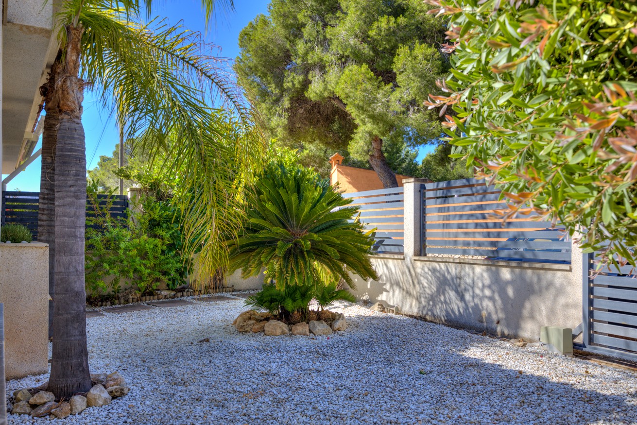 Moderne villa gelegen op exclusief park in Moraira
