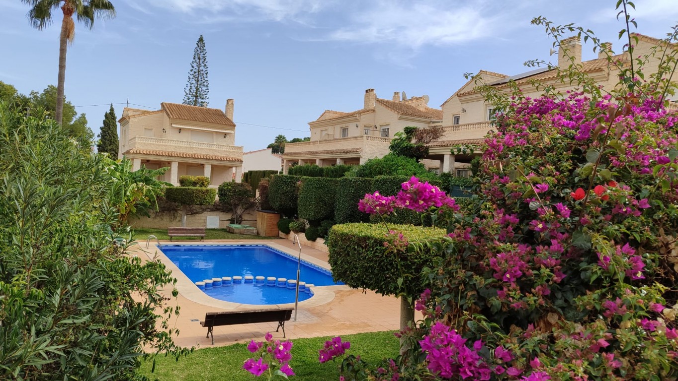 Geschakelde woning te koop in Albir