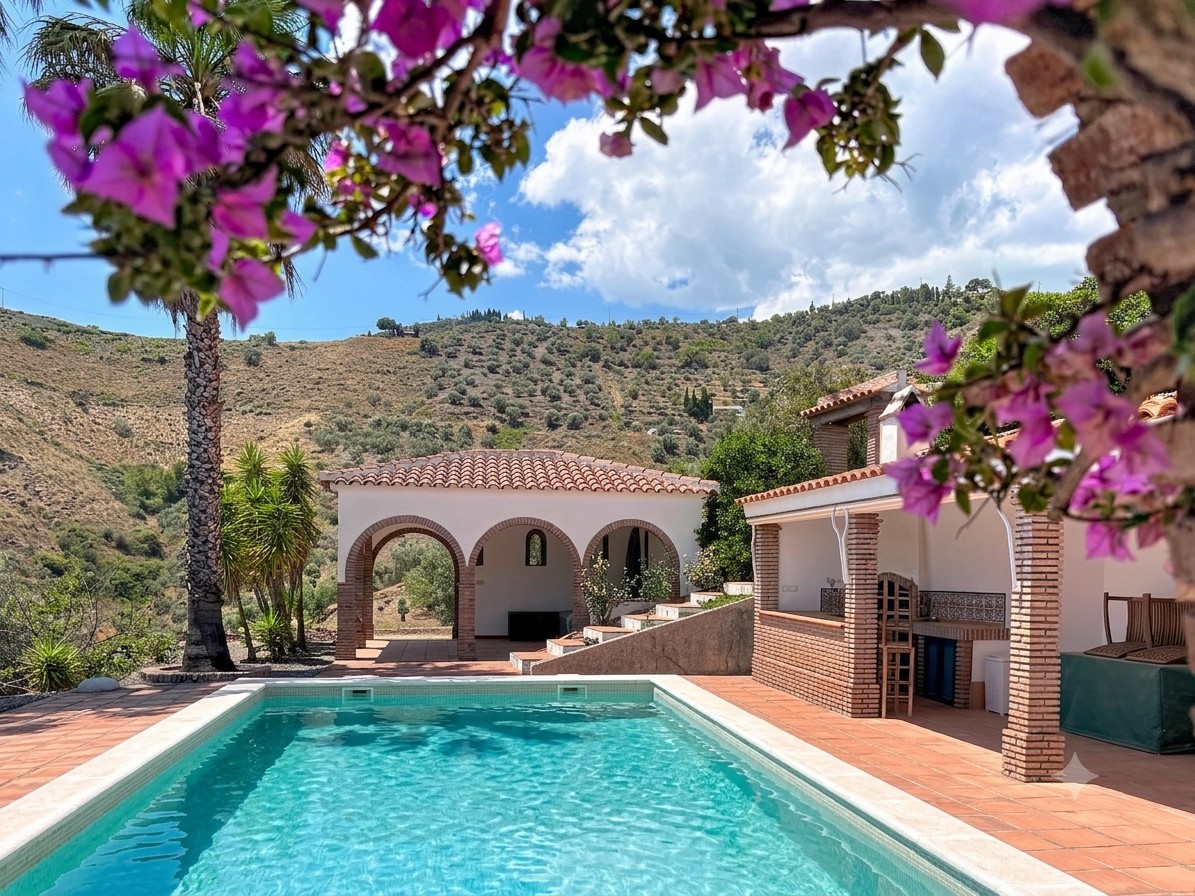 Villa te koop in Canillas de Albaida – Malaga