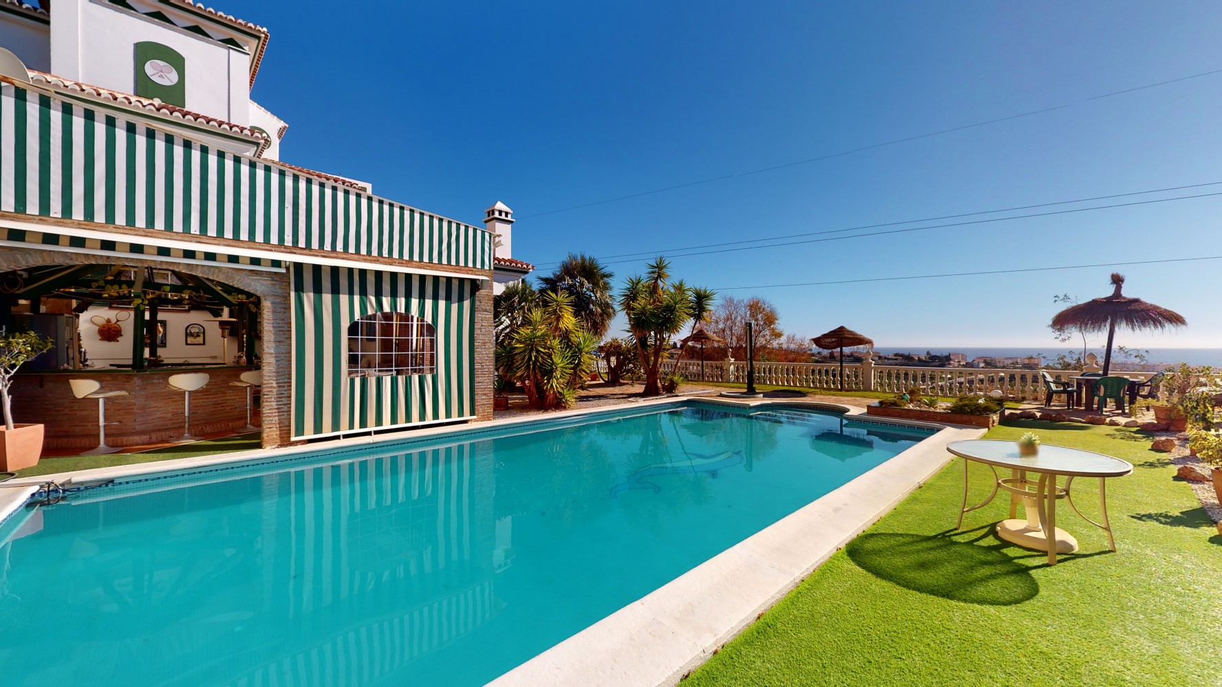 Exclusieve villa te koop in Torrox Costa