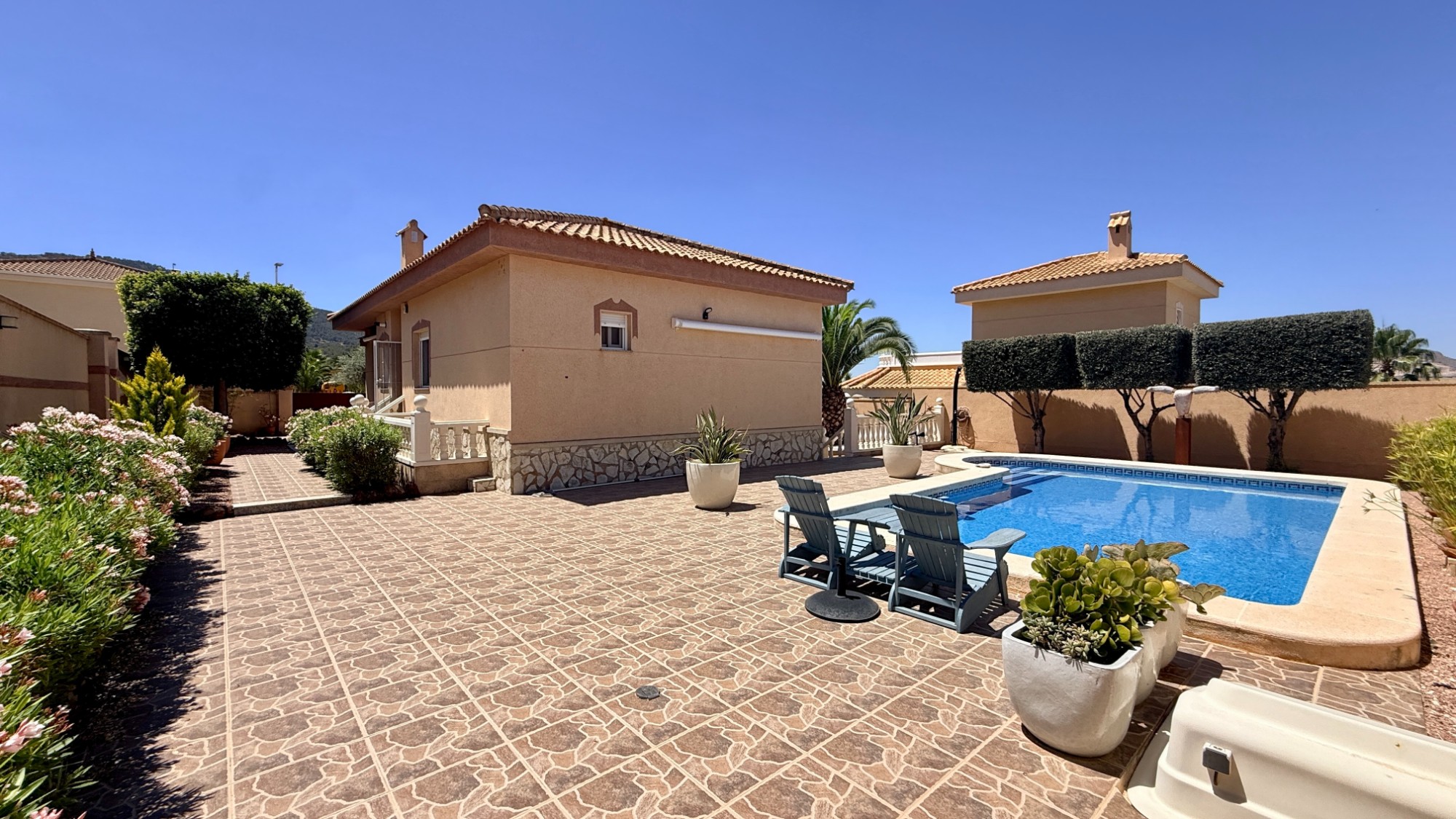 Royale villa met gastenverblijf en zwembad in Hondón de las Nieves
