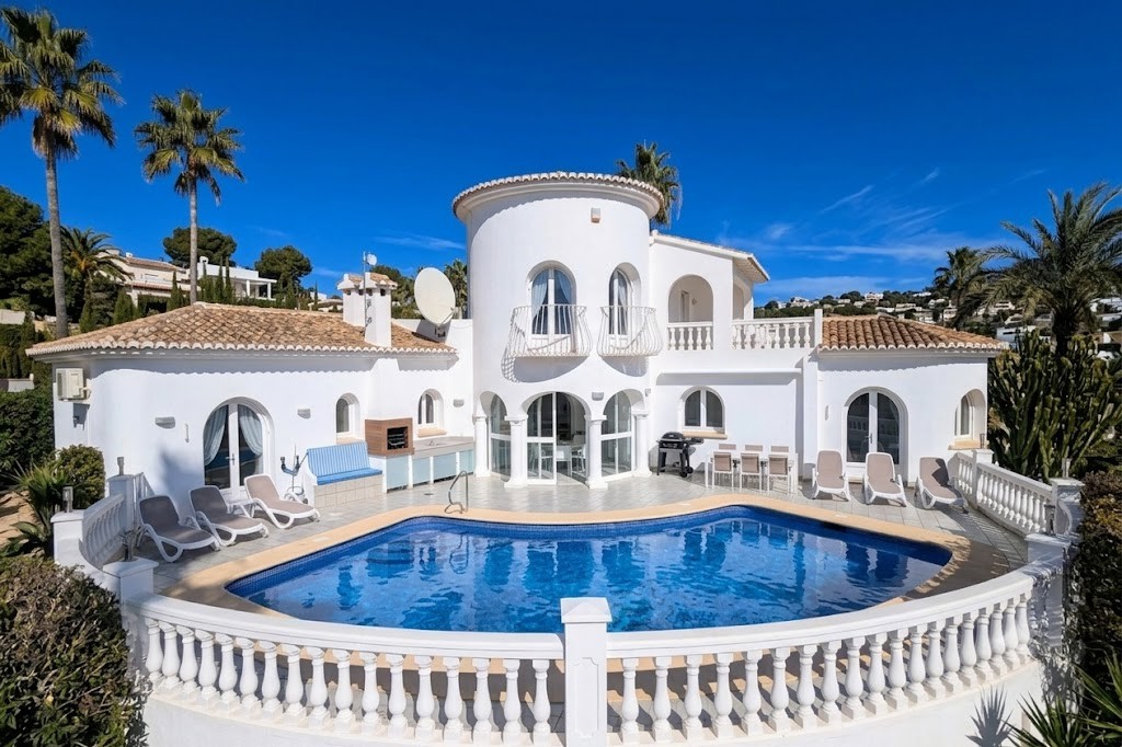 o_1ju4hqfprbcd1akd1veb1itakog1g.jpg Villa te koop in Moraira