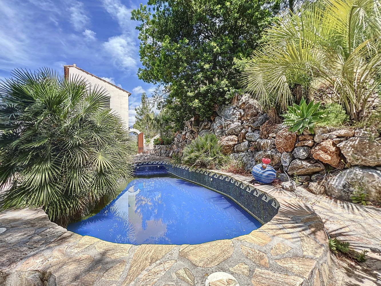 Villa te koop in Sayalonga