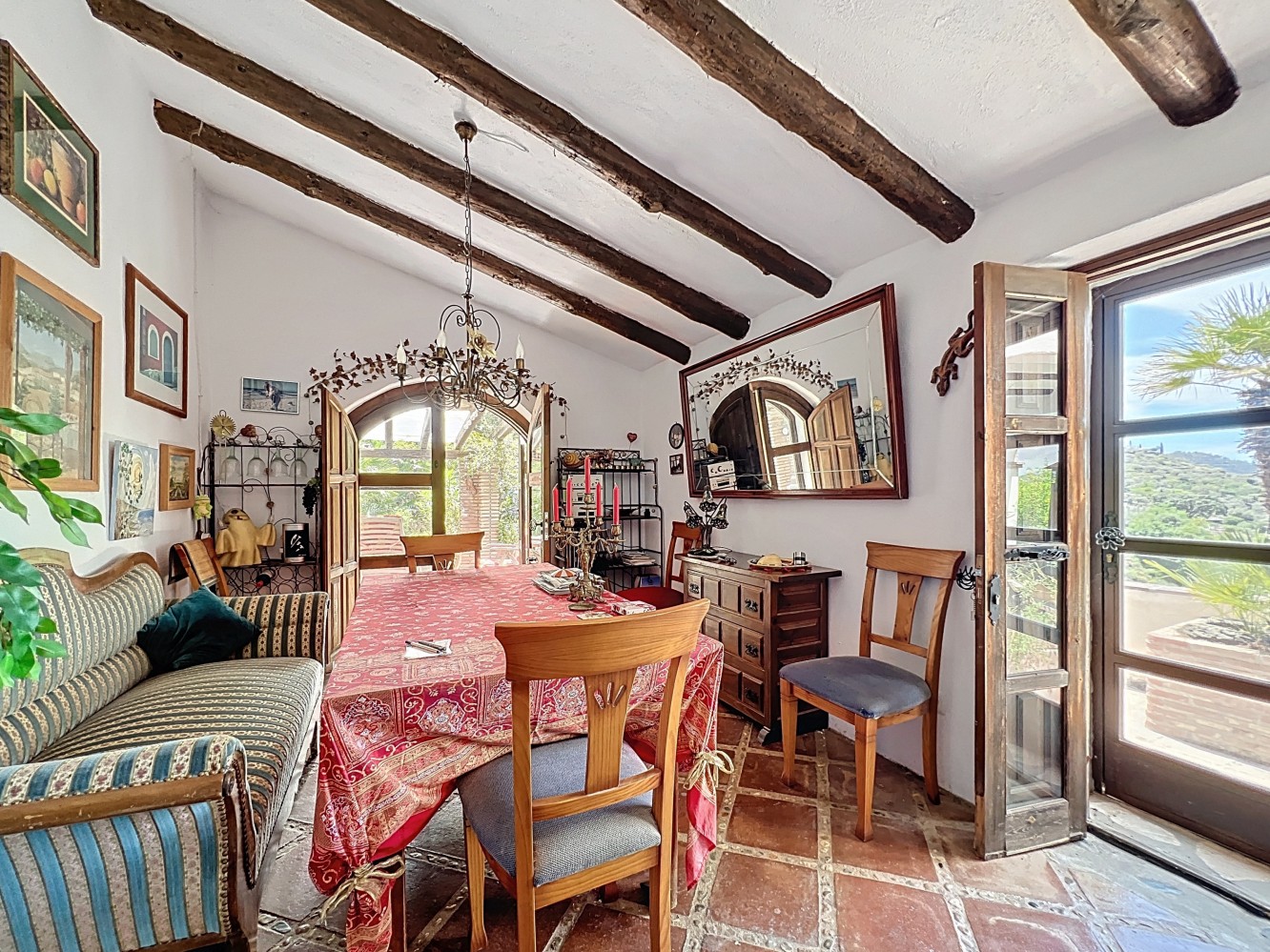 Villa te koop in Sayalonga