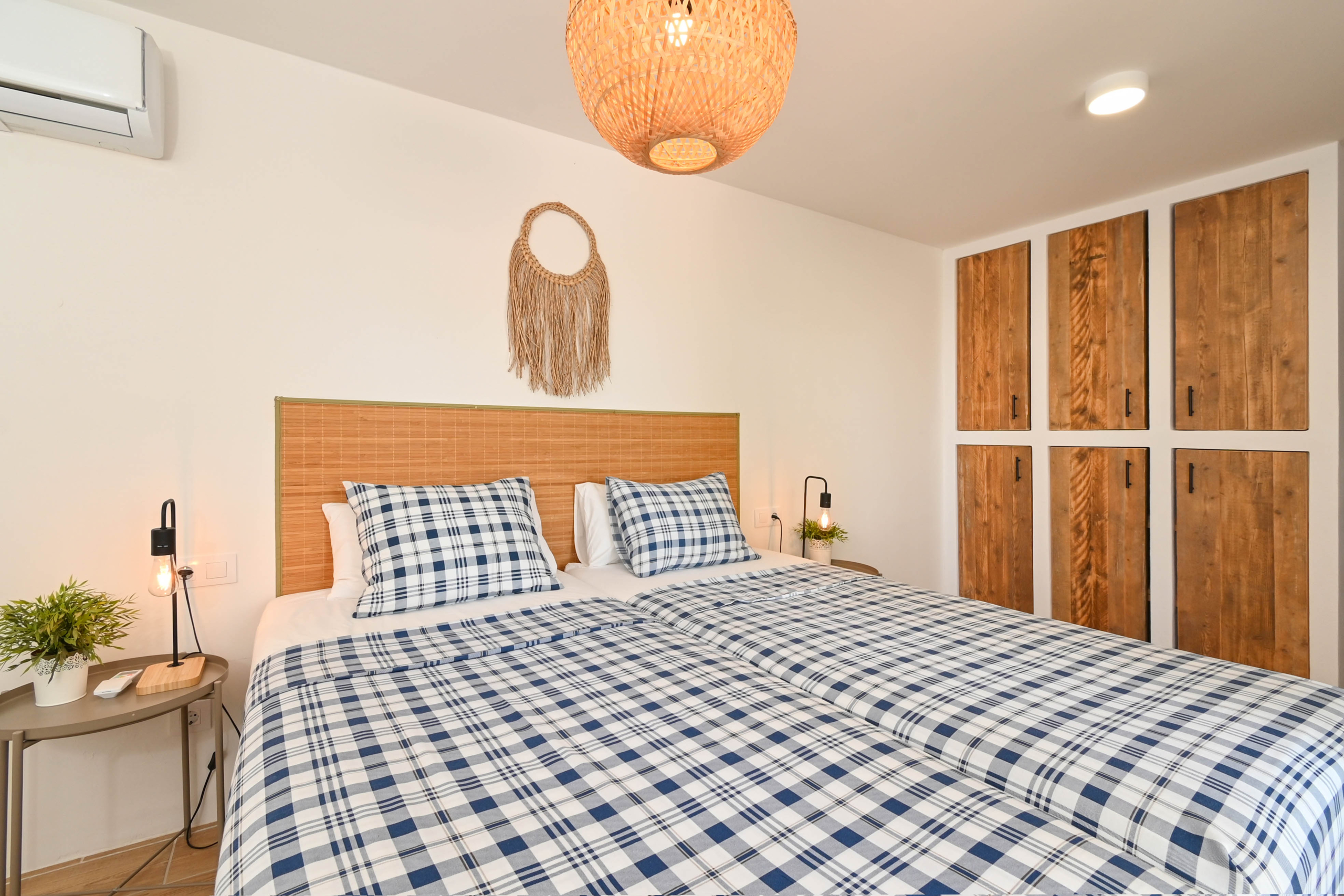 DP-70-TADEN8015-27 Luxe villa met zeezicht en privé zwembad in Denia