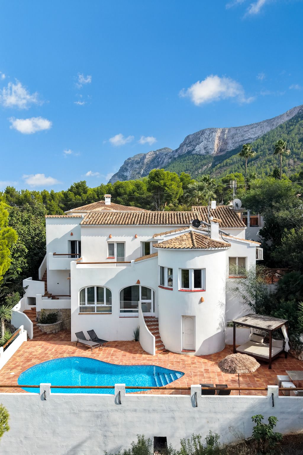 DP-70-TADEN8015-40 Luxe villa met zeezicht en privé zwembad in Denia