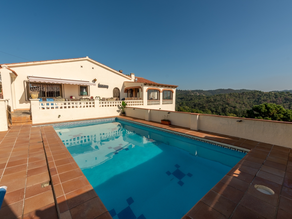 Villa met zeezicht te koop in Lloret de Mar