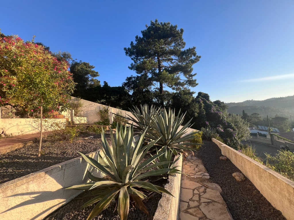 Villa met zeezicht te koop in Lloret de Mar
