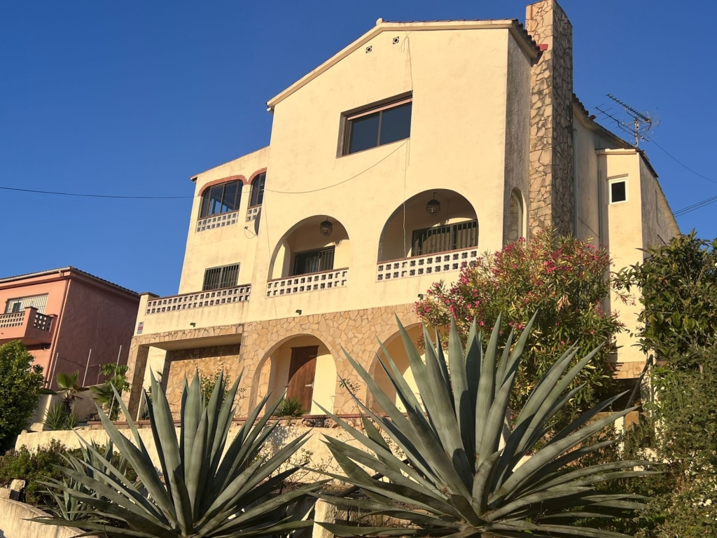Villa met zeezicht te koop in Lloret de Mar