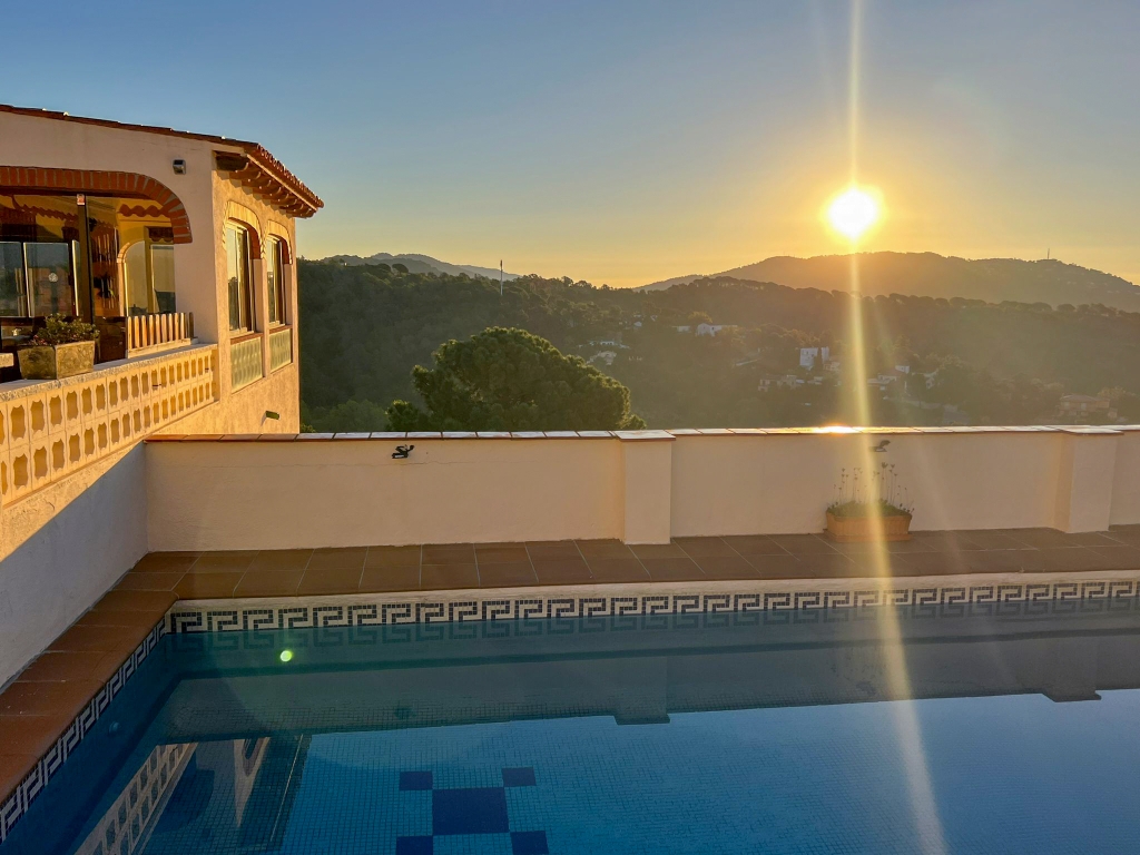 Villa met zeezicht te koop in Lloret de Mar
