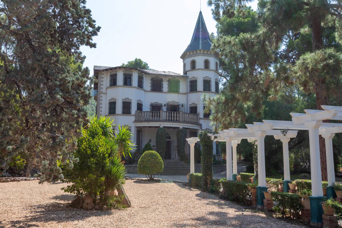 Villa te koop in Naquera Valencia (38) Unieke villa met zwembad te koop in Naquera