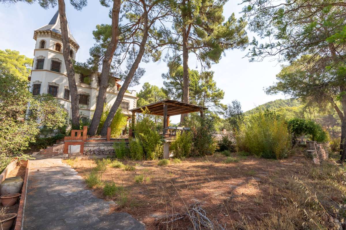 Villa te koop in Naquera Valencia (43) Unieke villa met zwembad te koop in Naquera