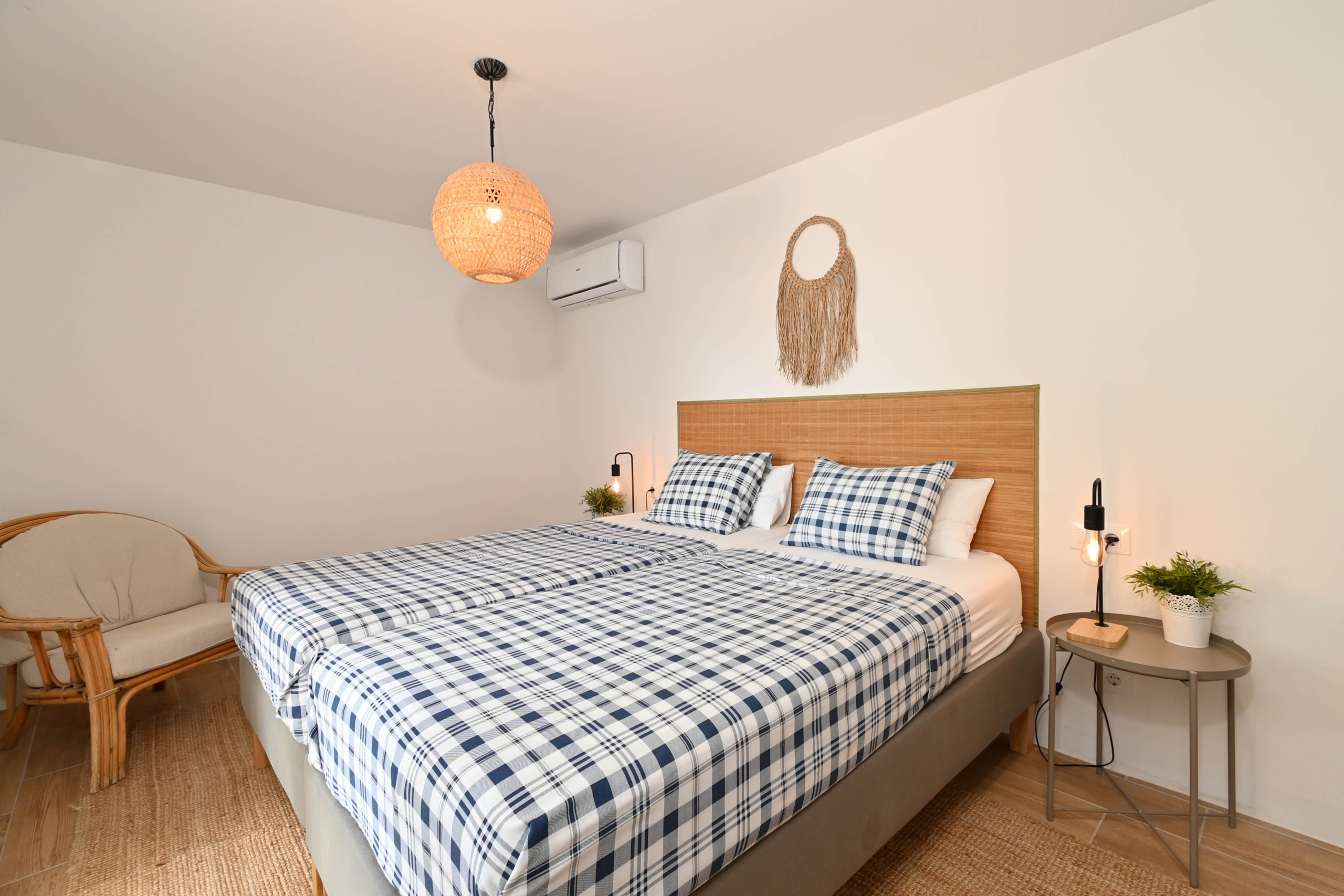 DP-70-TADEN8015-24 Luxe villa met zeezicht en privé zwembad in Denia