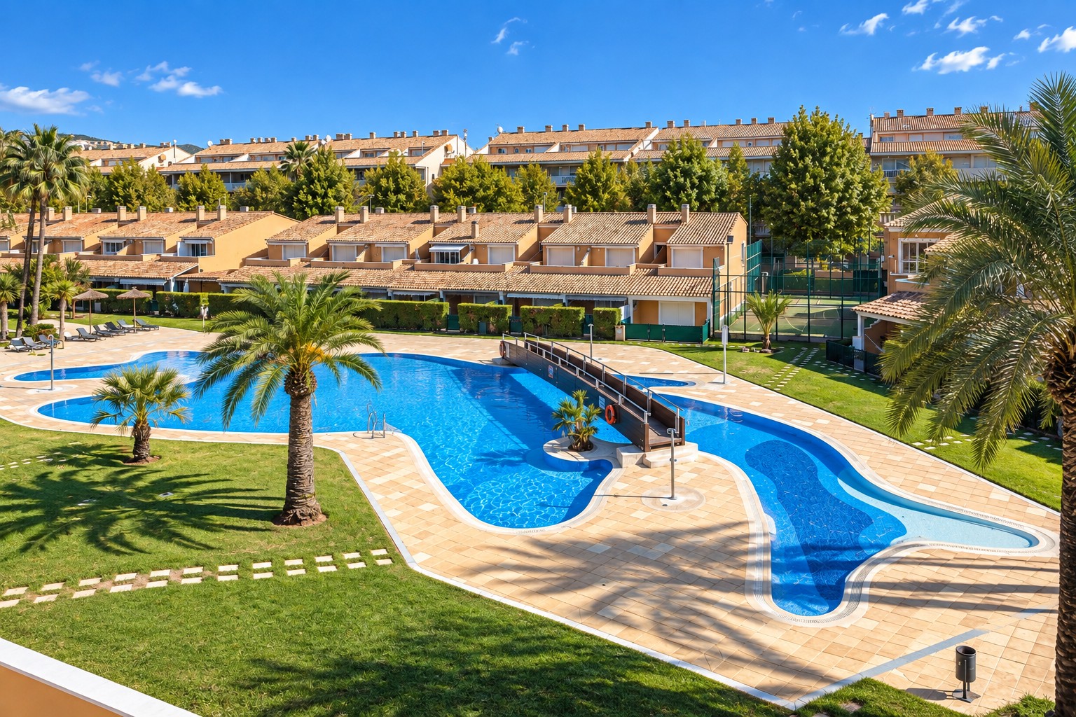 Ruim appartement met faciliteiten te koop in Javea