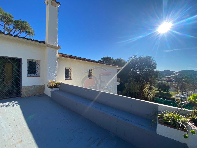 DP-37-1743-MAM-38-5 Villa met zee – en bergzicht te koop in Calonge