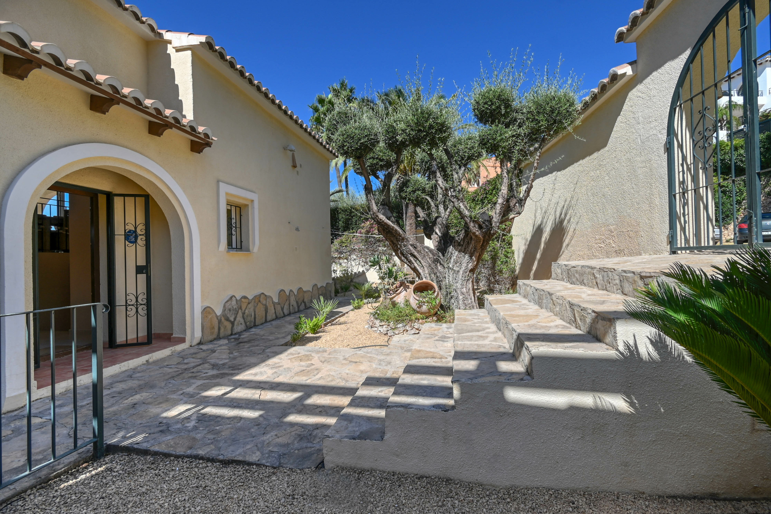 DP-70-TAALT2790-5 Villa te koop in Altea