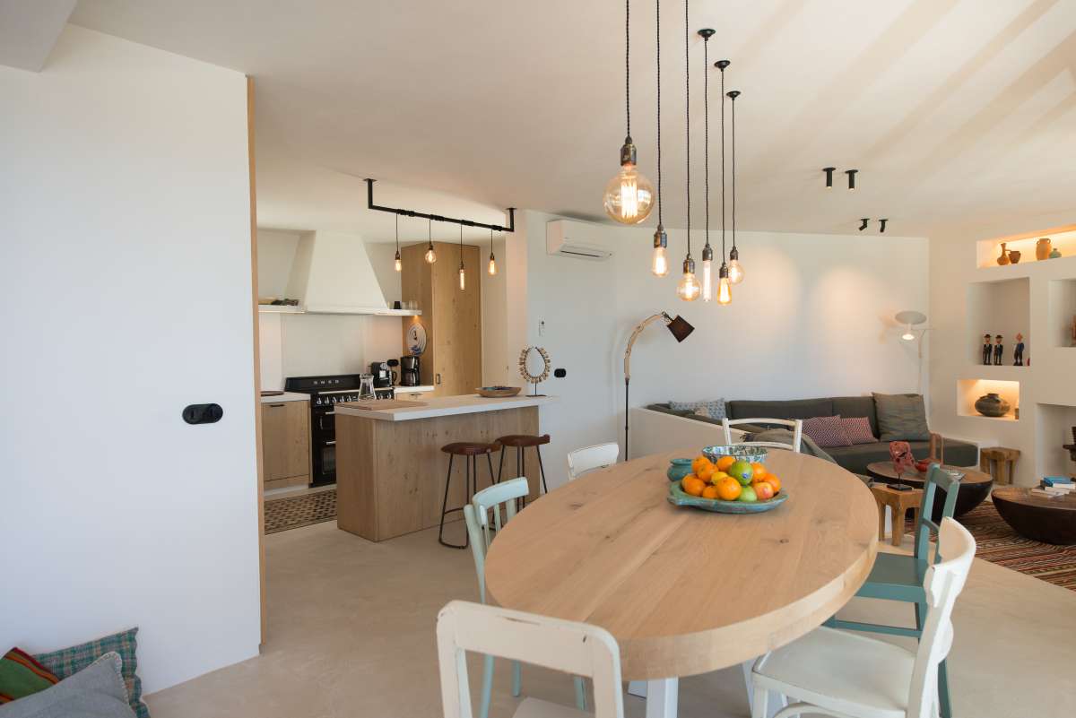 Luxe villa met zeezicht te koop in Cala Tarida – Ibiza