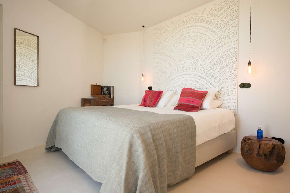 Luxe villa met zeezicht te koop in Cala Tarida – Ibiza