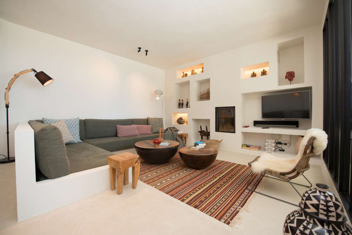 Luxe villa met zeezicht te koop in Cala Tarida – Ibiza