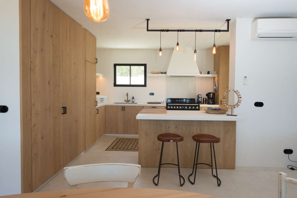 Luxe villa met zeezicht te koop in Cala Tarida – Ibiza