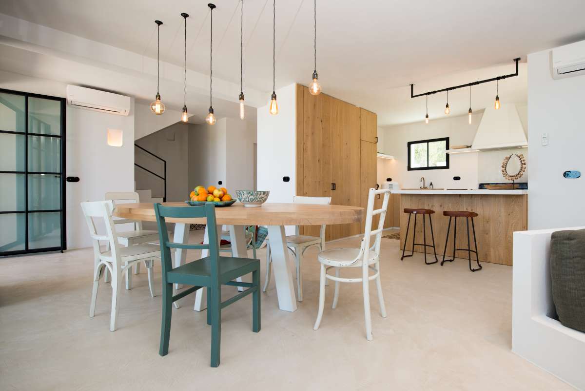 Luxe villa met zeezicht te koop in Cala Tarida – Ibiza