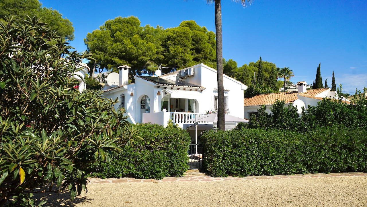 Geschakelde woning met tuin te koop in Moraira