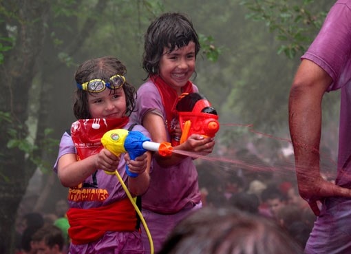 wijngevechten tijdens festival del vino - spanje