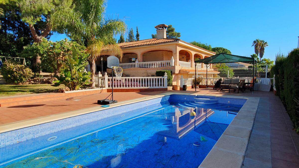 Grote villa met zwembad in La Eliana, Valencia