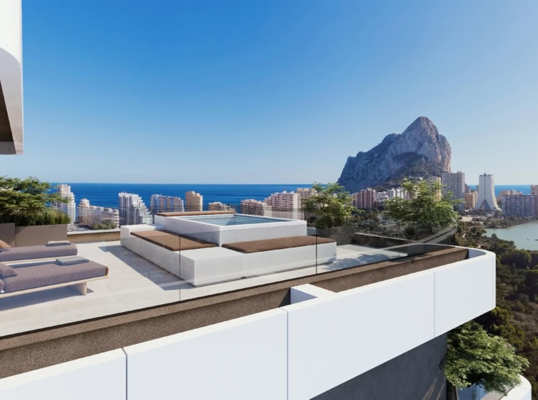 Luxe nieuwbouw duplex penthouse met zwembad in Calpe met uitzicht op zee en natuurpark Las Salinas.